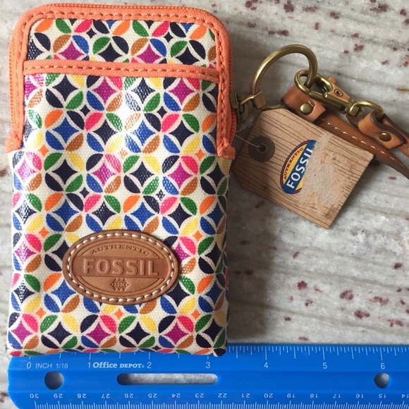 FOSSIL NWT Smartphone Wristlet w/Keychain - Picture 3 of 3